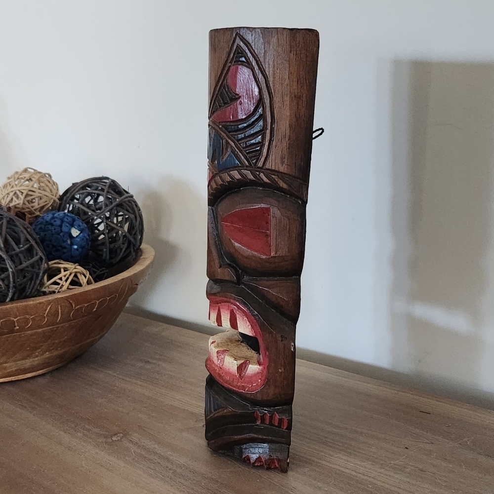 🗿Wooden Tiki Mask Wall Decor – Red & Blue Accents, Preowned Excellent Condition - Picture 2 of 14